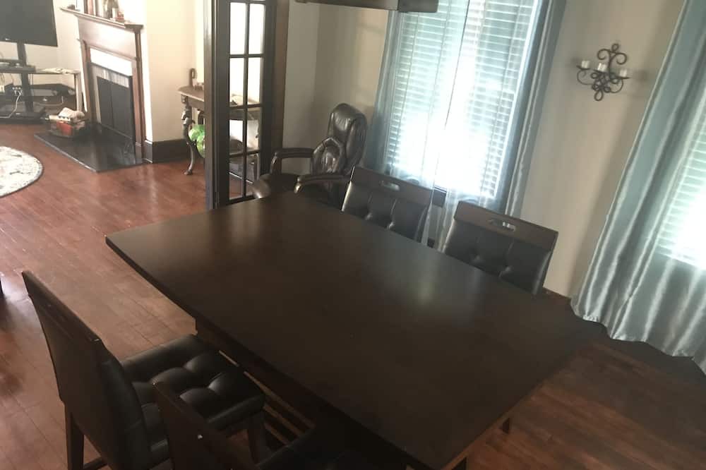 Photo of Livingroom in Fourmile