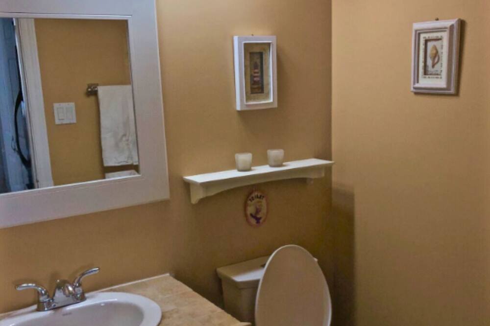 Photo of Bathroom in Dysart et al