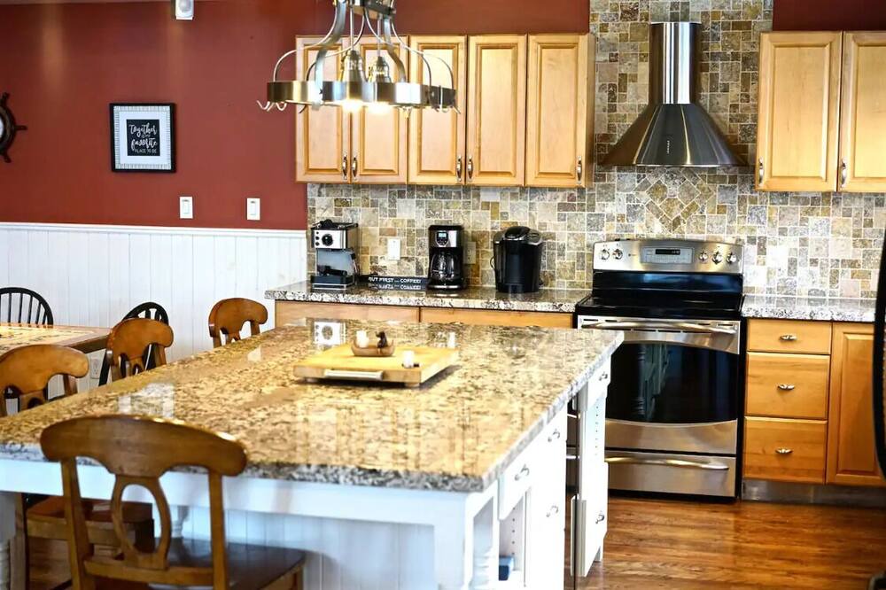 Photo of Kitchen in Dysart et al