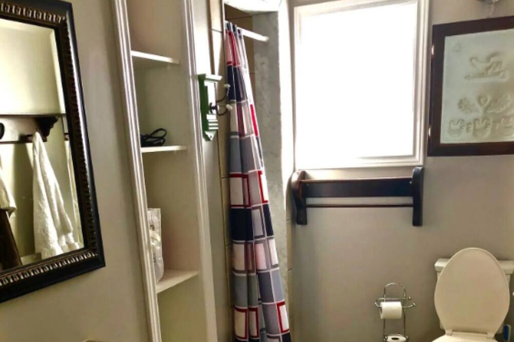 Photo of Bathroom in Dysart et al