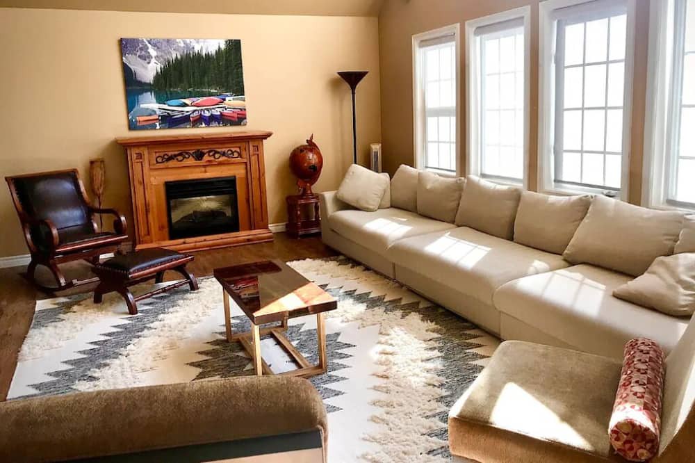 Photo of Livingroom in Dysart et al