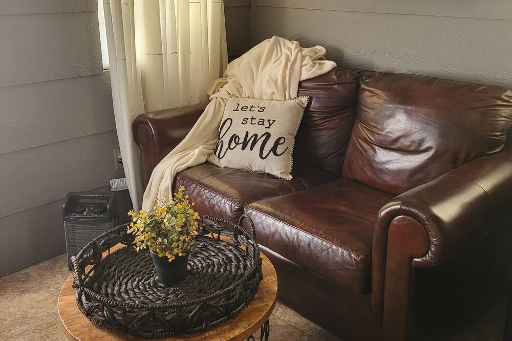 Photo of Livingroom in Proctor
