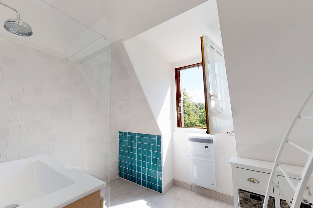 Photo of Bathroom in Castelnaud-la-Chapelle