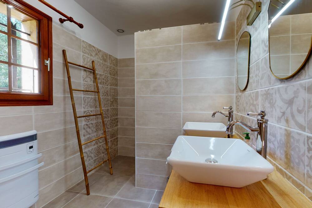 Photo of Bathroom in Castelnaud-la-Chapelle