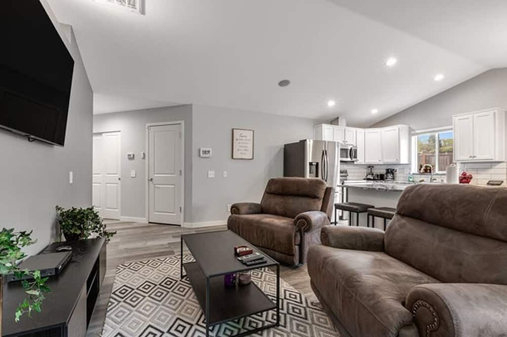 Photo of Livingroom in Snohomish