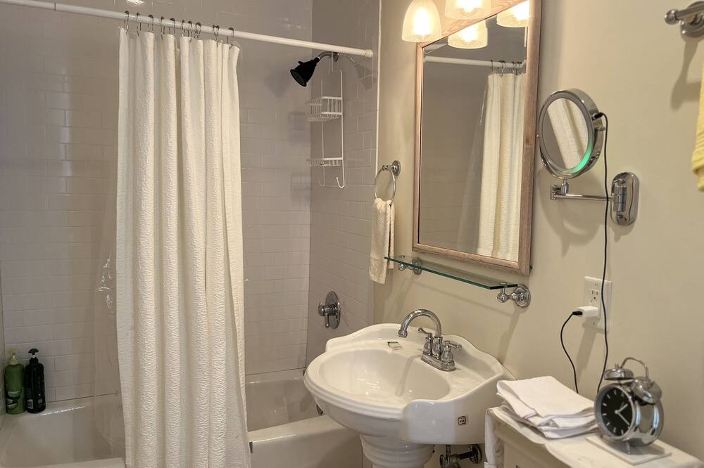 Photo of Bathroom in Seventh Ward