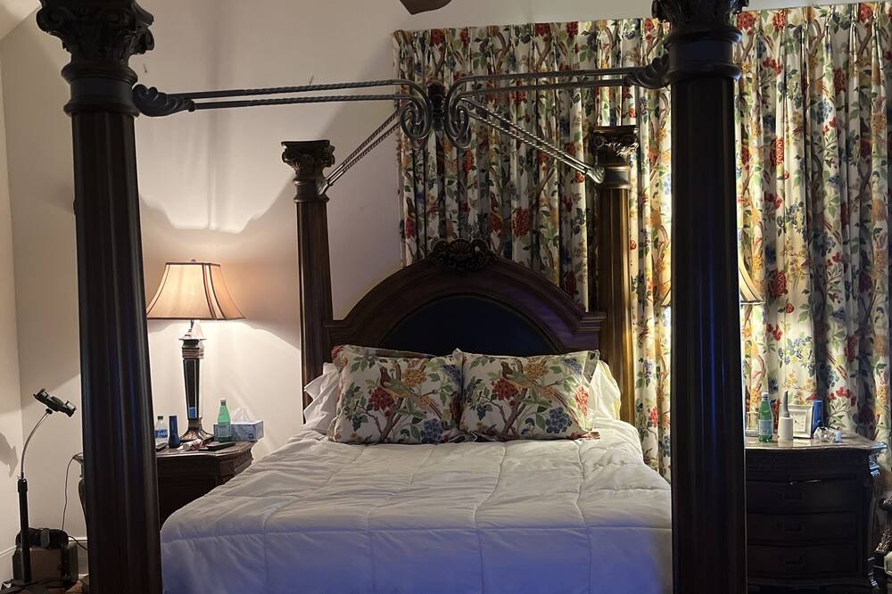 Photo of Bedroom in Seventh Ward
