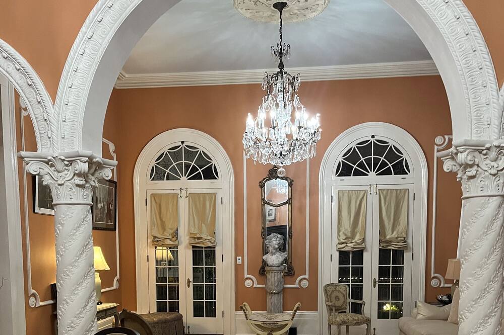 Photo of Livingroom in Seventh Ward
