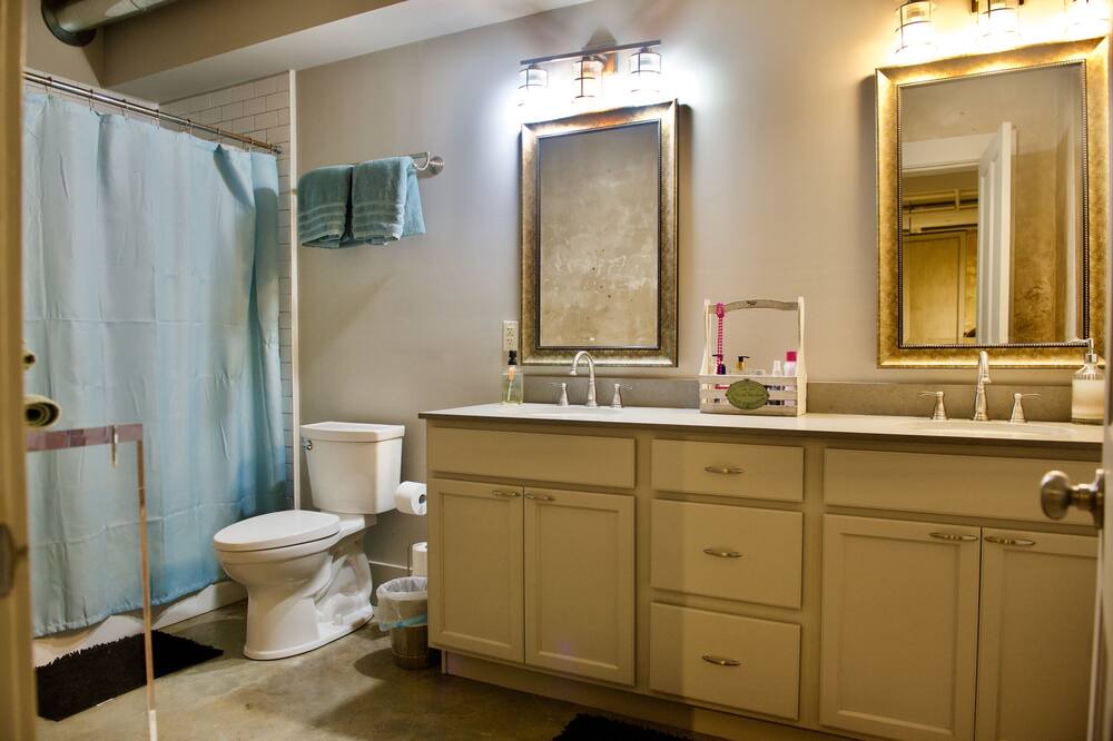 Photo of Bathroom in Seventh Ward