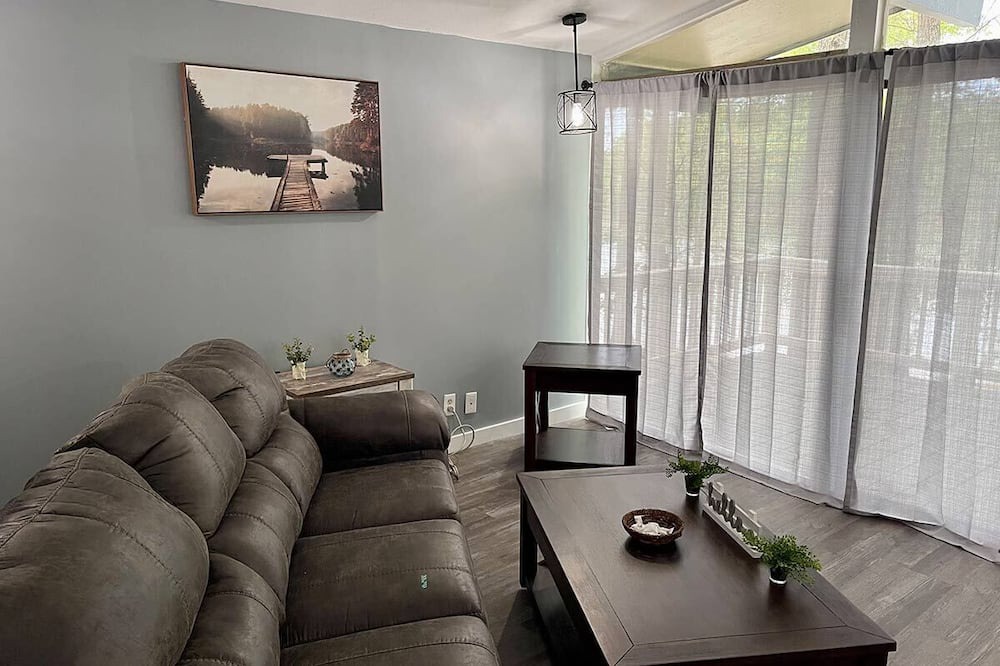 Photo of Livingroom in LaGrange