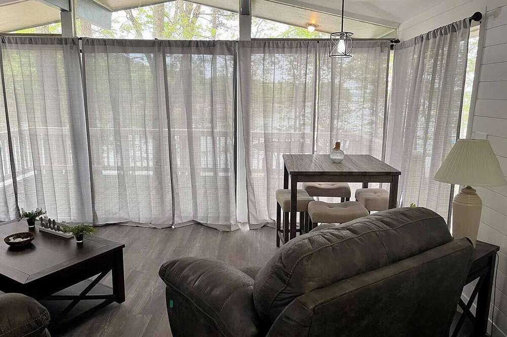 Photo of Livingroom in LaGrange