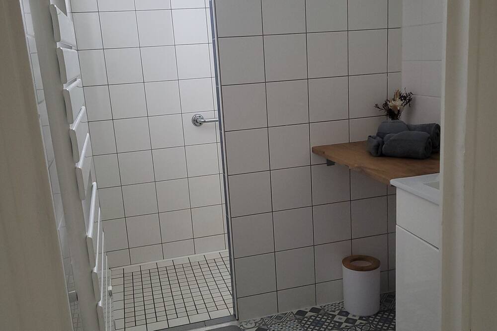 Photo of Bathroom in Retiers