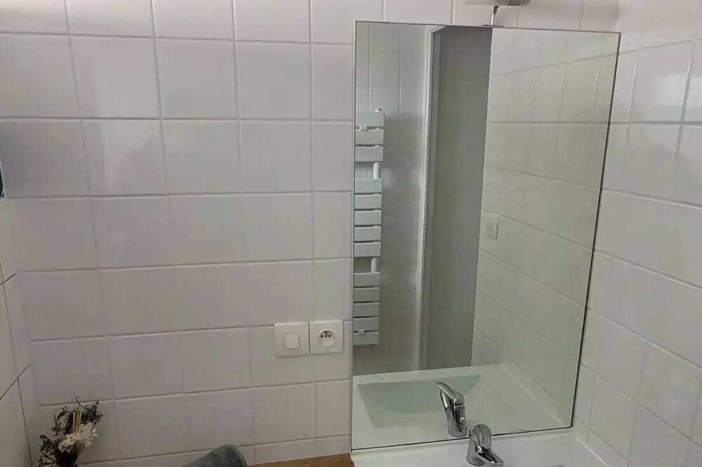 Photo of Bathroom in Retiers