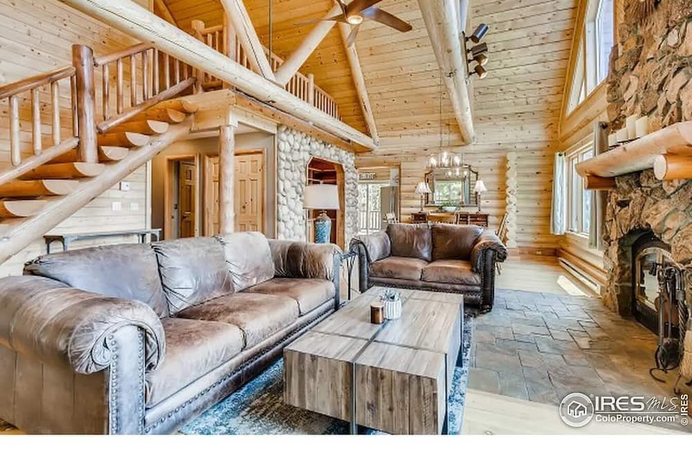 Photo of Livingroom in Crystal Lake