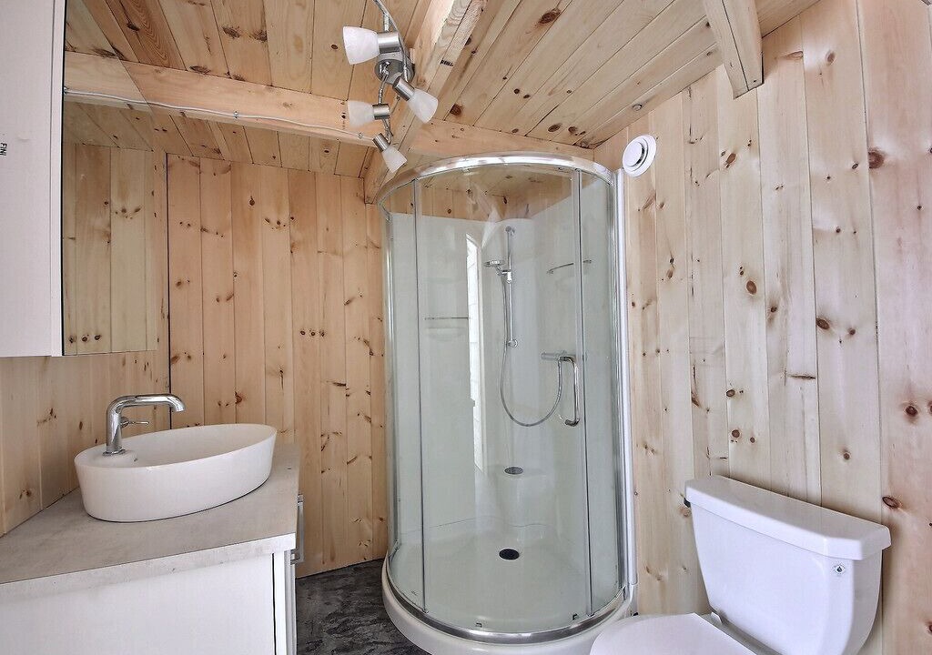 Photo of Bathroom in Saint-David-de-Falardeau
