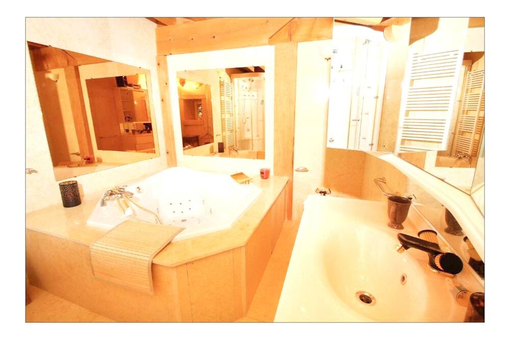 Photo of Bathroom in Chomerac
