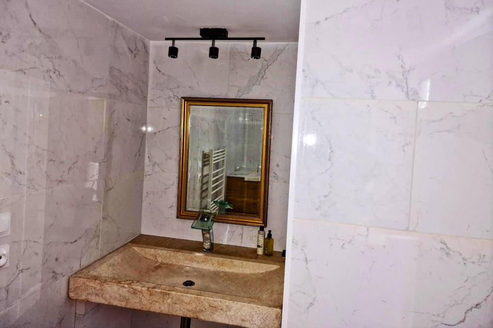 Photo of Bathroom in Chomerac