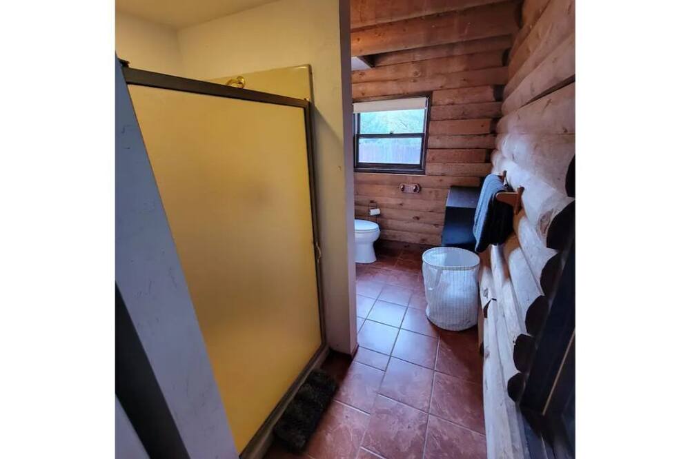 Photo of Bathroom in Benbow
