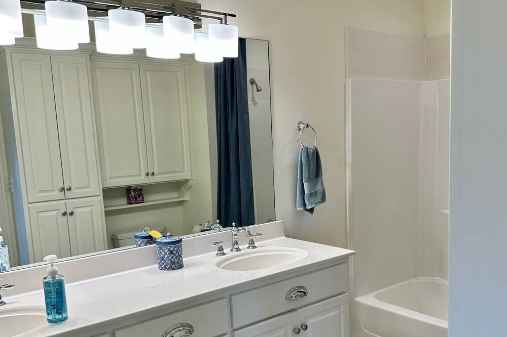 Photo of Bathroom in Sulphur