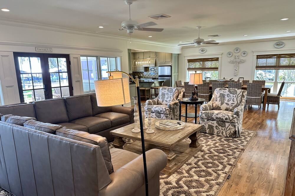 Photo of Livingroom in Sulphur