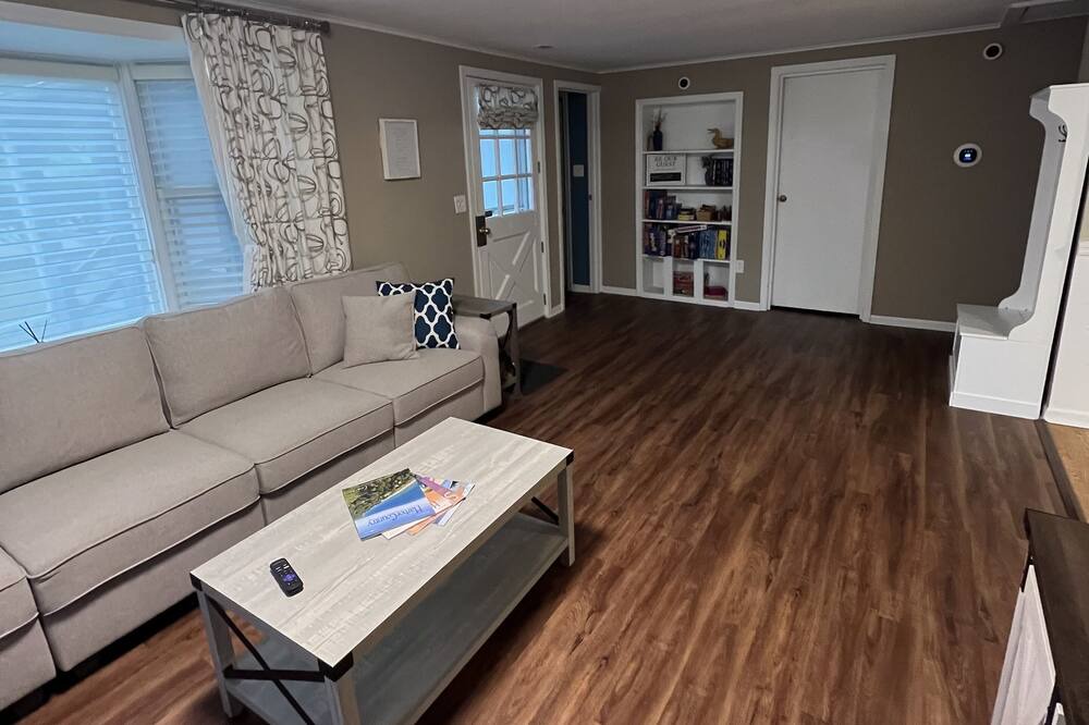 Photo of Livingroom in Shorewood-Tower Hills-Harbert