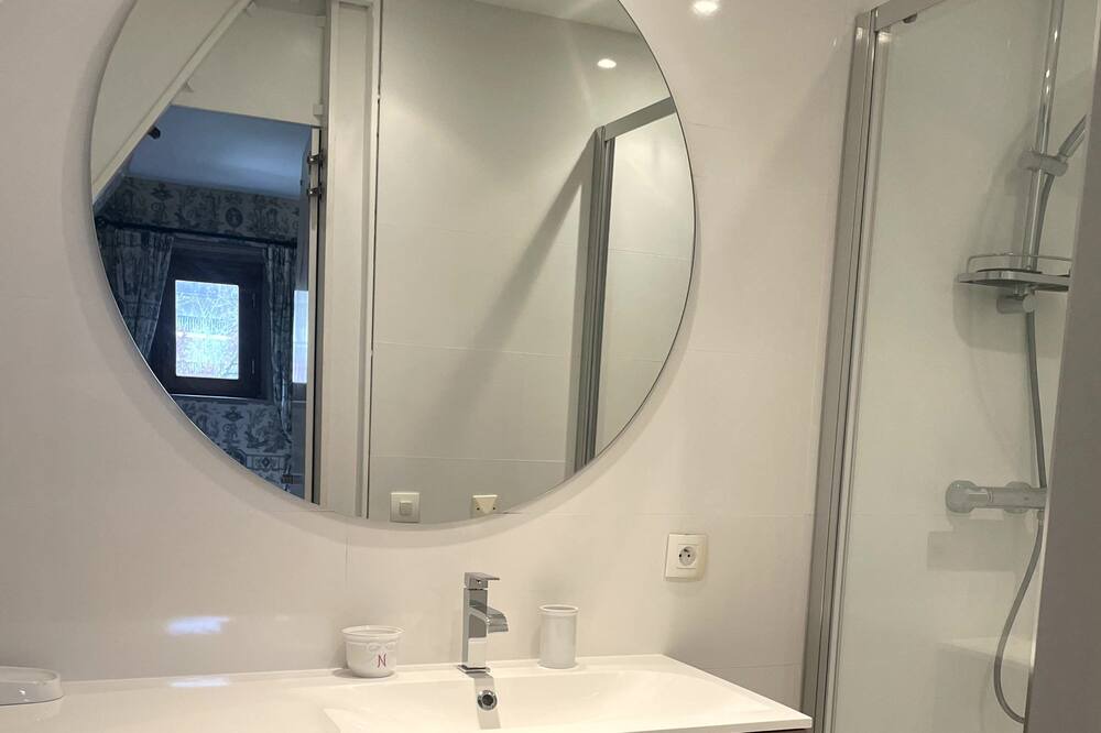 Photo of Bathroom in Villers-sur-Mer