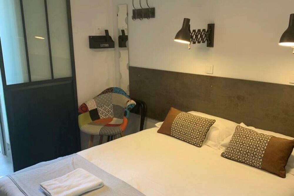 Photo of Bedroom in Saint-Vincent-Sterlanges