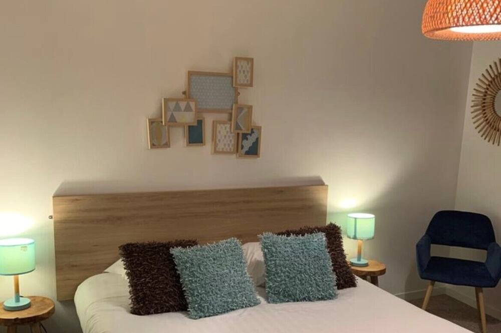 Photo of Bedroom in Saint-Vincent-Sterlanges