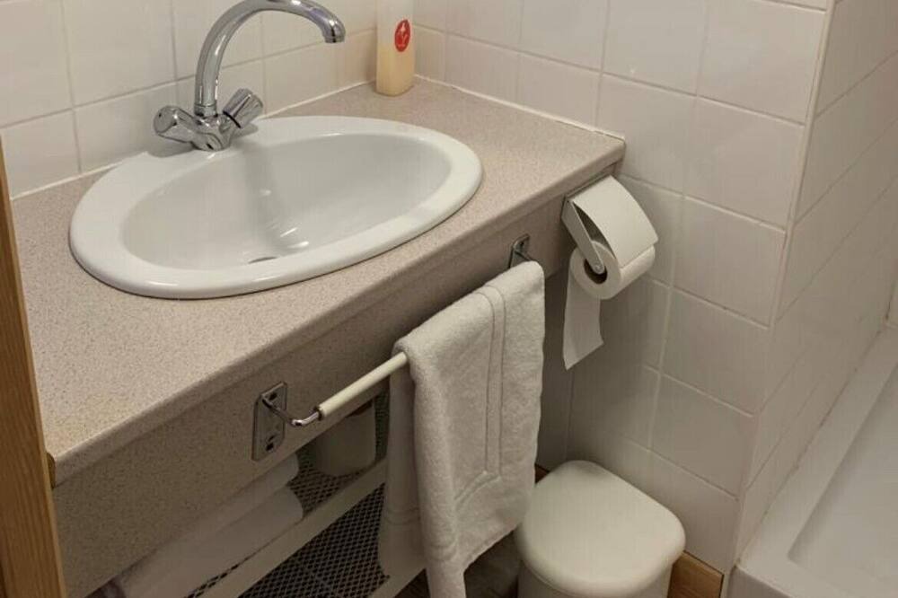 Photo of Bathroom in Saint-Vincent-Sterlanges