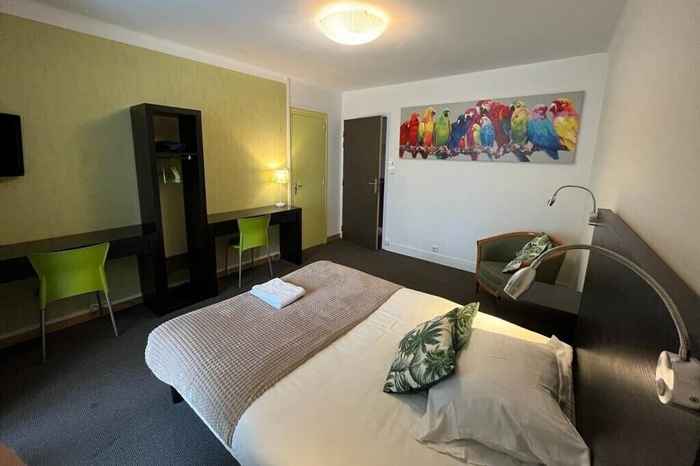 Photo of Bedroom in Saint-Vincent-Sterlanges