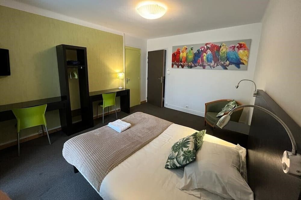 Photo of Bedroom in Saint-Vincent-Sterlanges