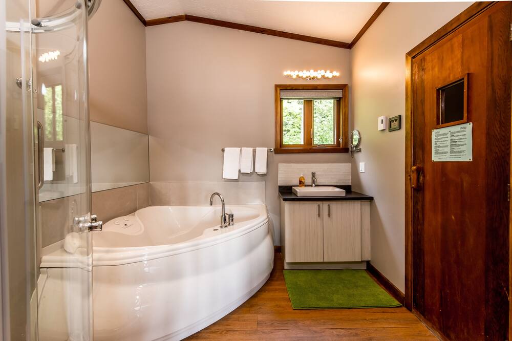 Photo of Bathroom in Sainte-Agathe-des-Monts