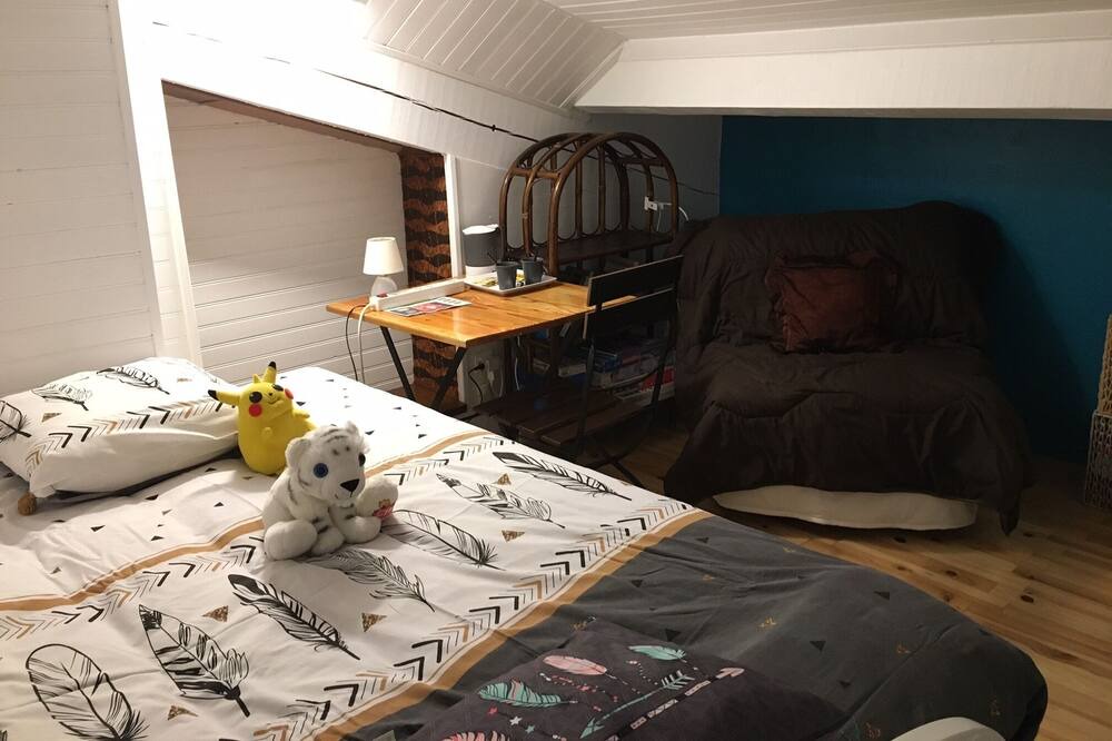 Photo of Bedroom in Maringes