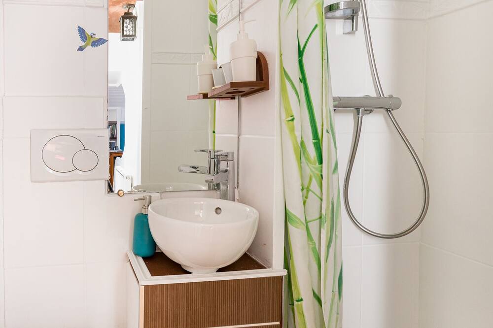 Photo of Bathroom in Maringes