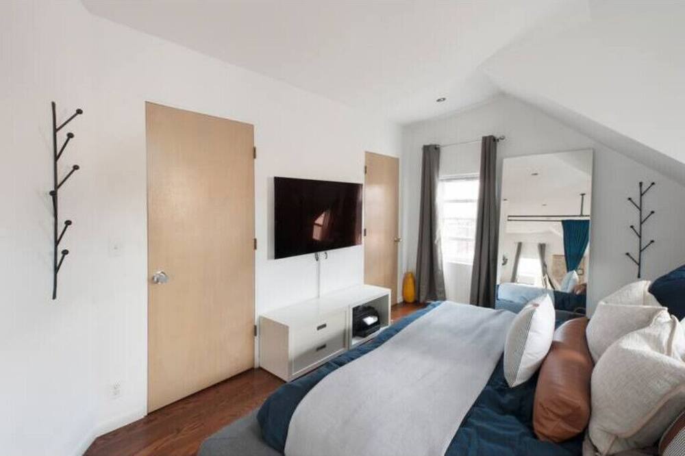 Photo of Bedroom in Wrightwood Neighbors