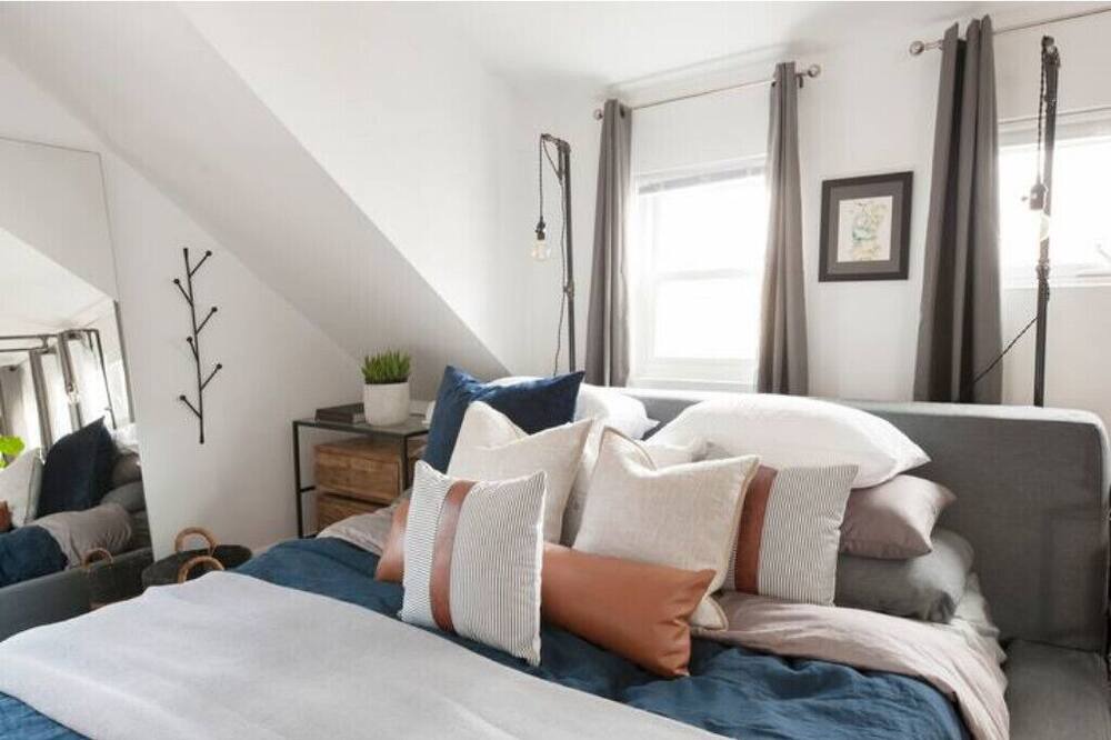Photo of Bedroom in Wrightwood Neighbors