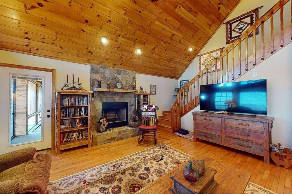 Photo of Livingroom in Brasstown