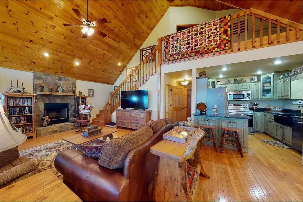 Photo of Livingroom in Brasstown