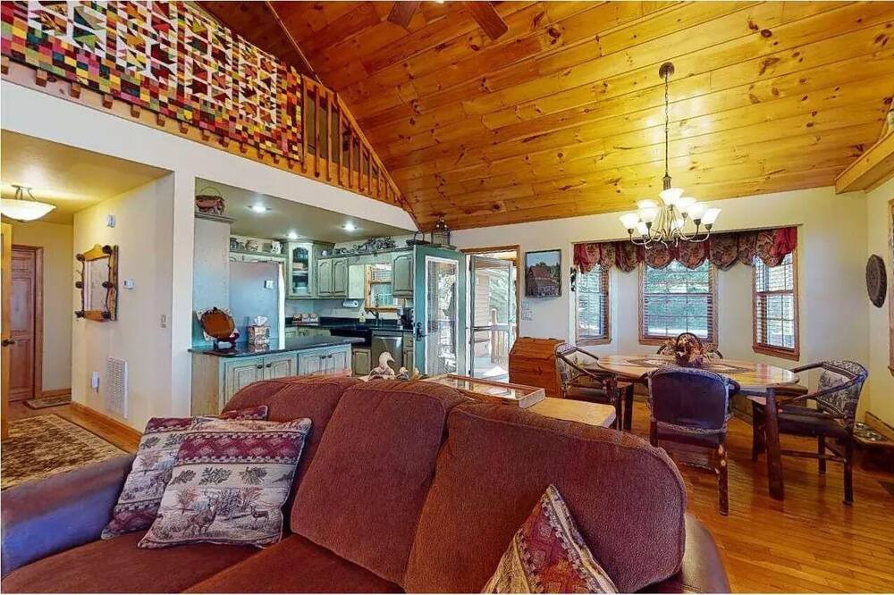 Photo of Livingroom in Brasstown