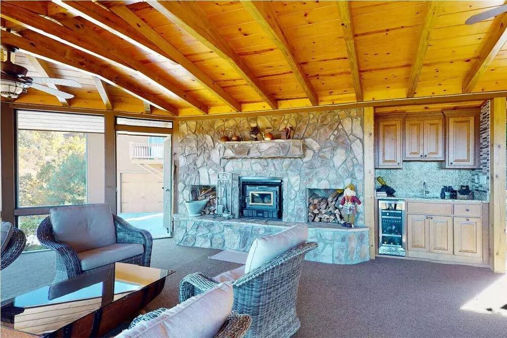 Photo of Livingroom in Brasstown