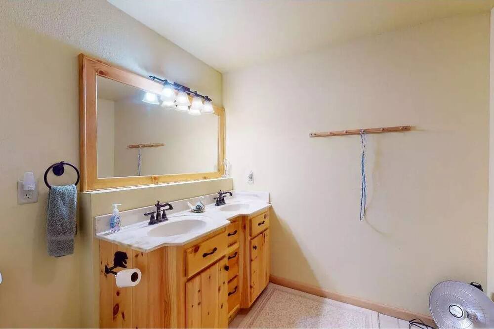Photo of Bathroom in Brasstown
