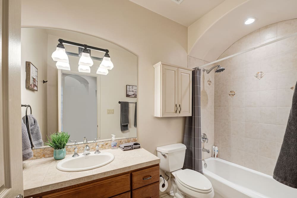Photo of Bathroom in Desert Ridge Place