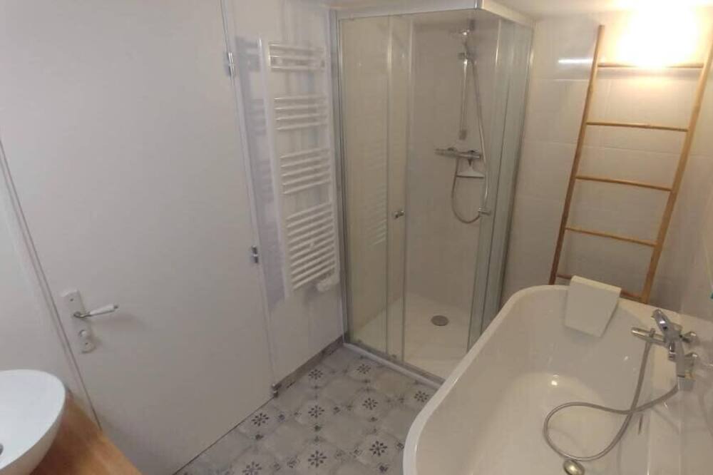 Photo of Bathroom in Clamart