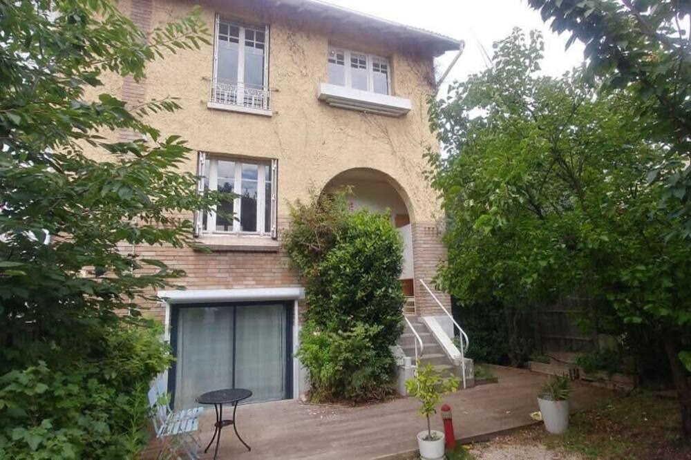 Photo of Outdoor in Clamart