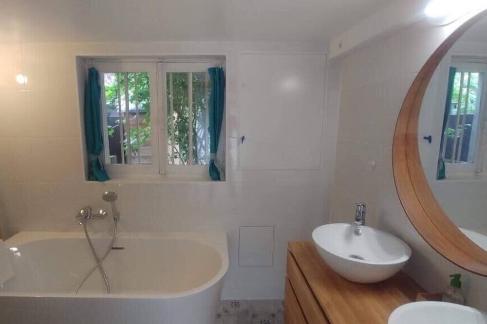Photo of Bathroom in Clamart