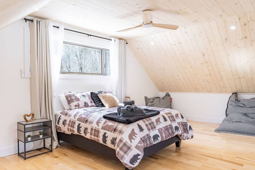 Photo of Bedroom in St-Adolphe-d'Howard