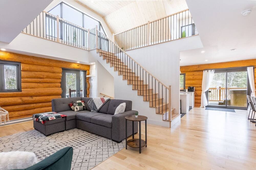 Photo of Livingroom in St-Adolphe-d'Howard