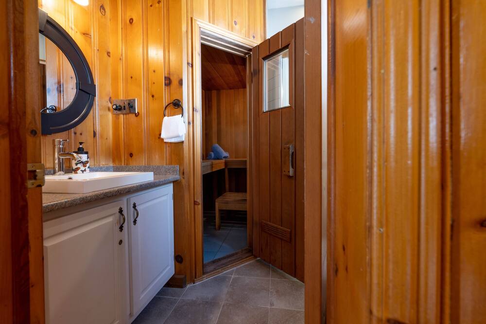 Photo of Bathroom in Sainte-Agathe-des-Monts