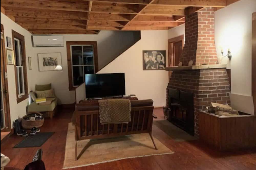 Photo of Livingroom in Brooklin