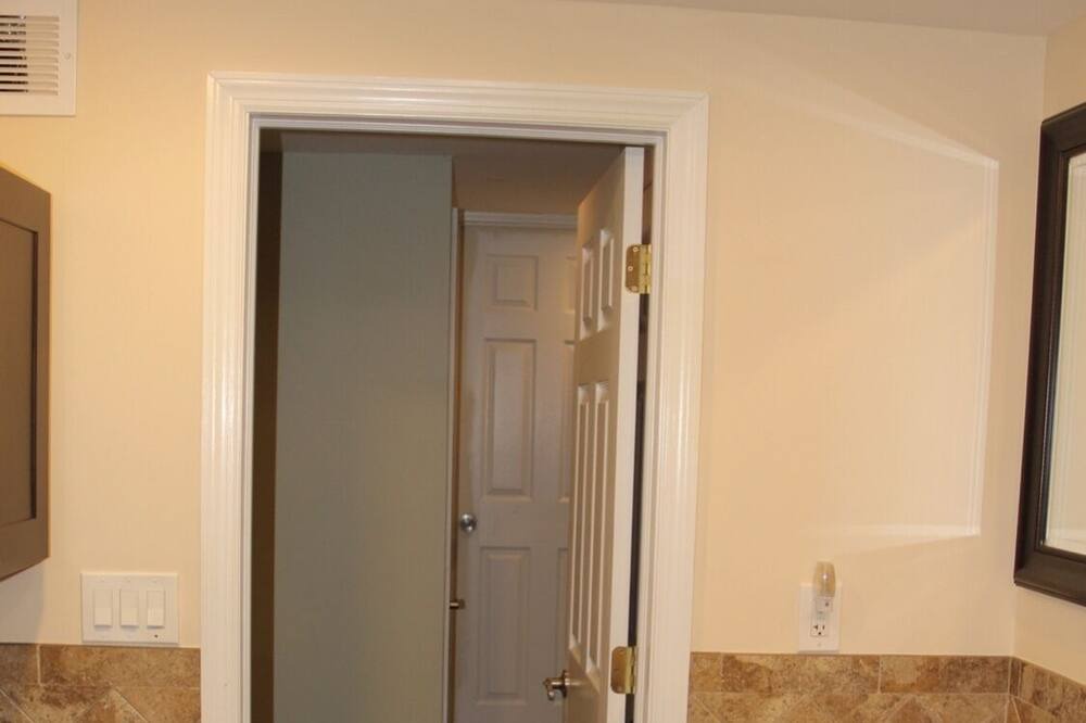 Photo of Bathroom in Kings Park